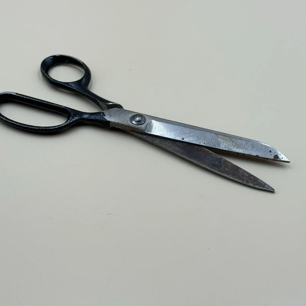 Vintage Cast Iron Scissors 8